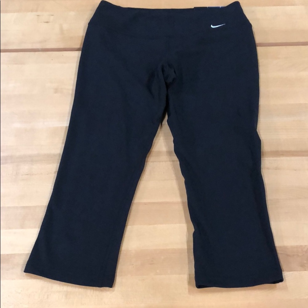 Nike W’s Legend 2.0 Tight Fit Capris